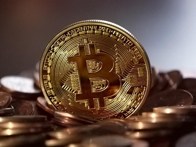 Advanced cooling systems for cryptocurrency mining rigs
